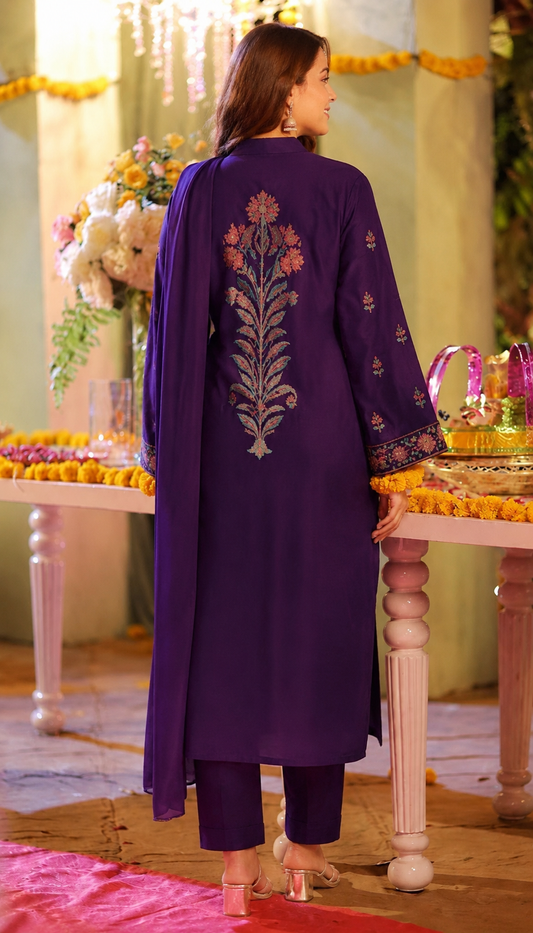 Winter Luxe – Embroidered Dhanak 3-Piece Suit | Ready to Wear
