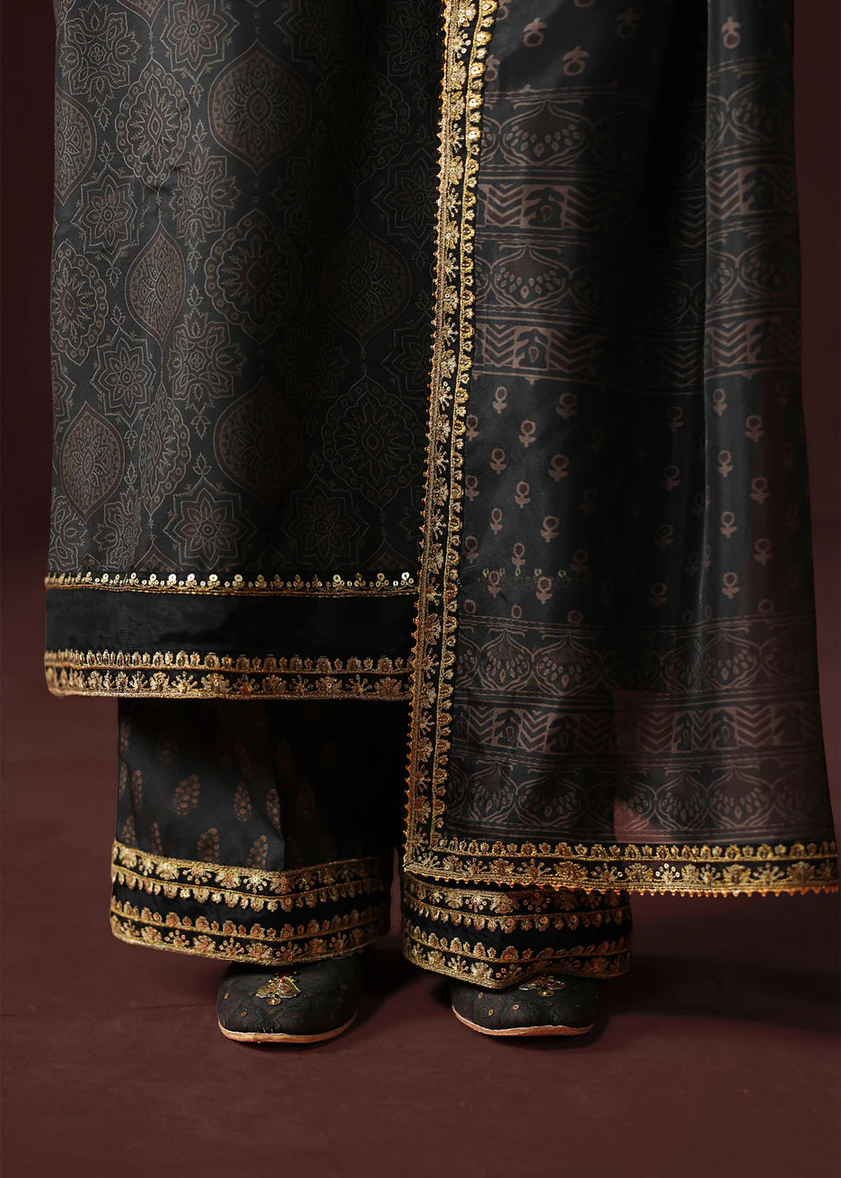 03-Piece Printed Lawn Suit With Embroidery | Ready To Wear