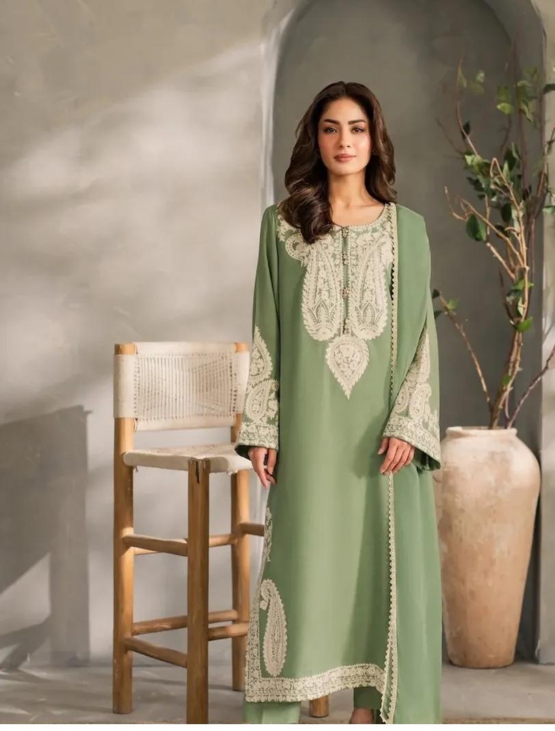 03-Piece Lawn with Chiffon Duppatta