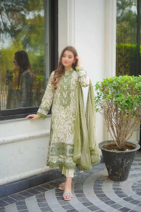 03-Piece Printed Lawn Suit - Ready To Wear