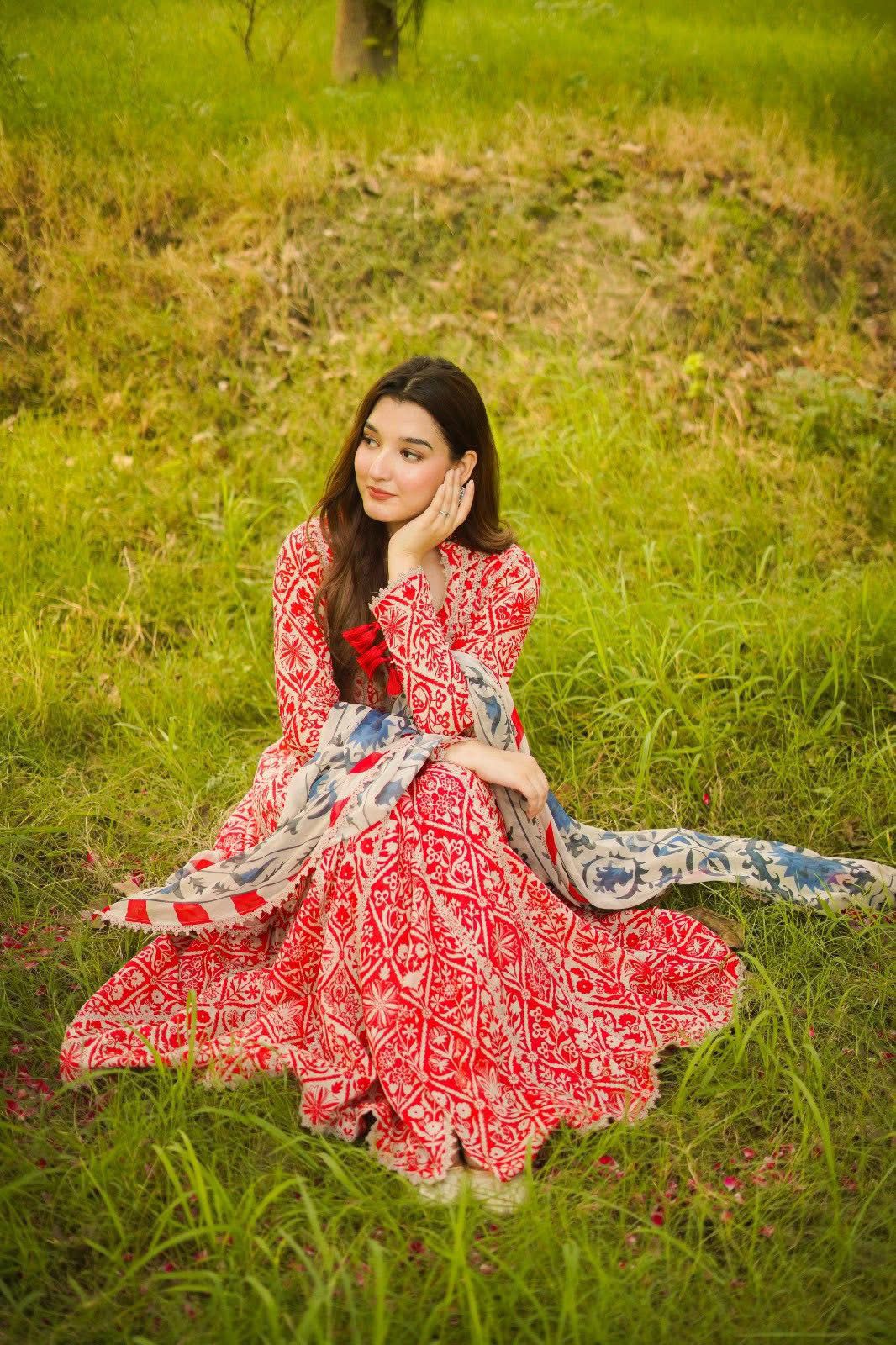 03-Piece Printed Lawn Suit With Chiffon Dupatta | Ready To Wear